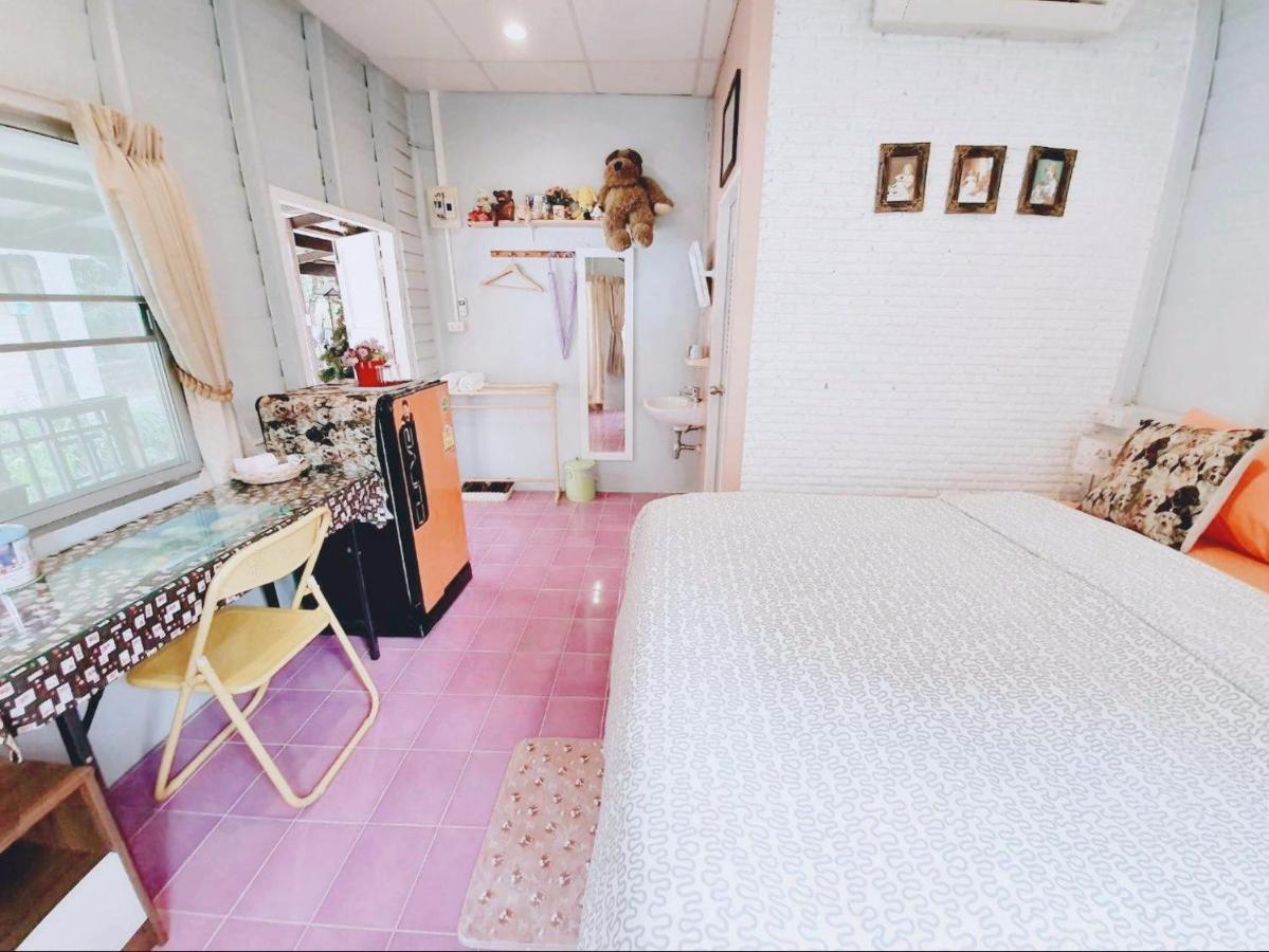 Resort Tahjeen Riverhome Ban Doem Bang