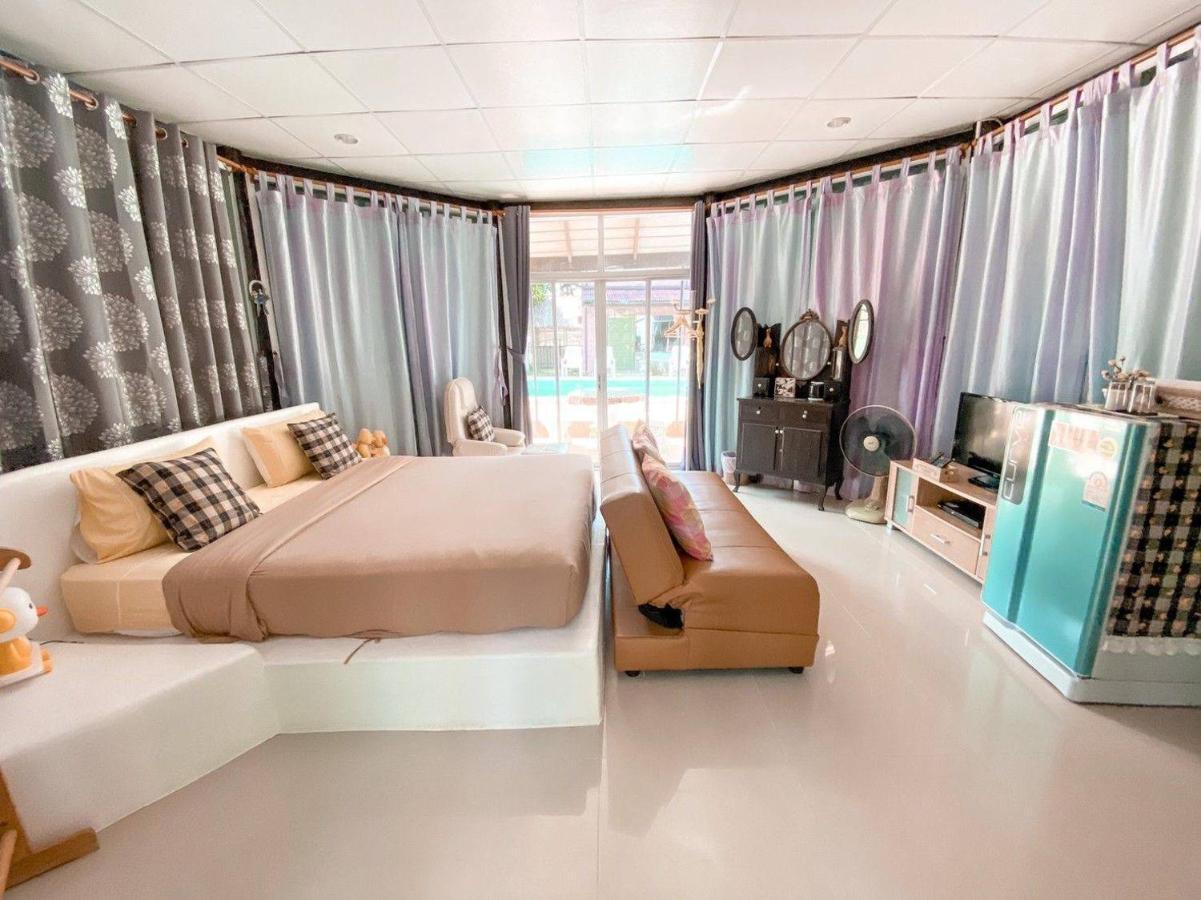 Resort Tahjeen Riverhome Ban Doem Bang