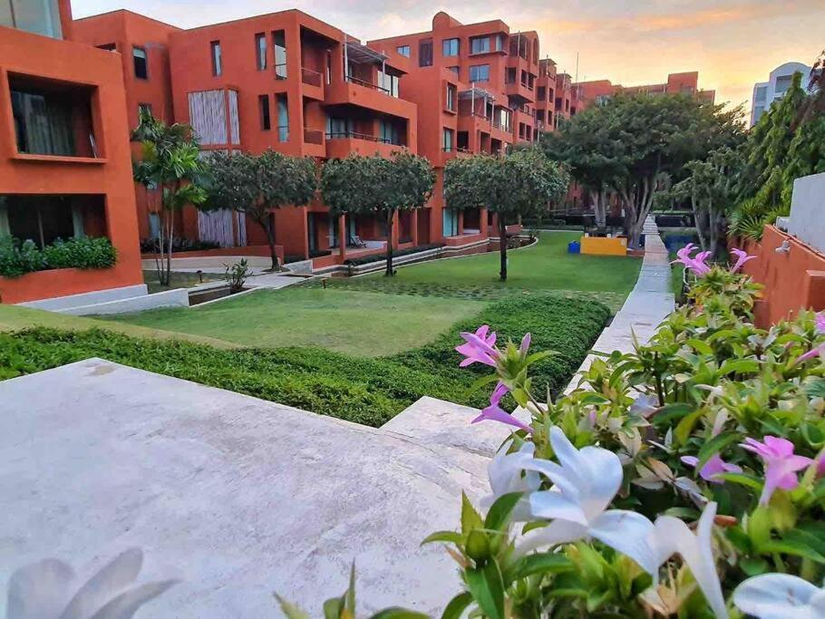 Las Tortugas, Cozy Condominium On Beach, Hua Hin Apartment *