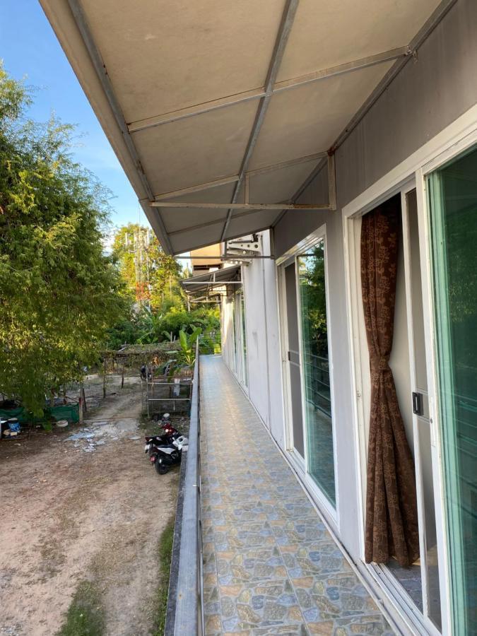 в райском уголке равай Apartment *