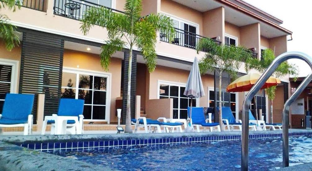 Resort 4 Palms