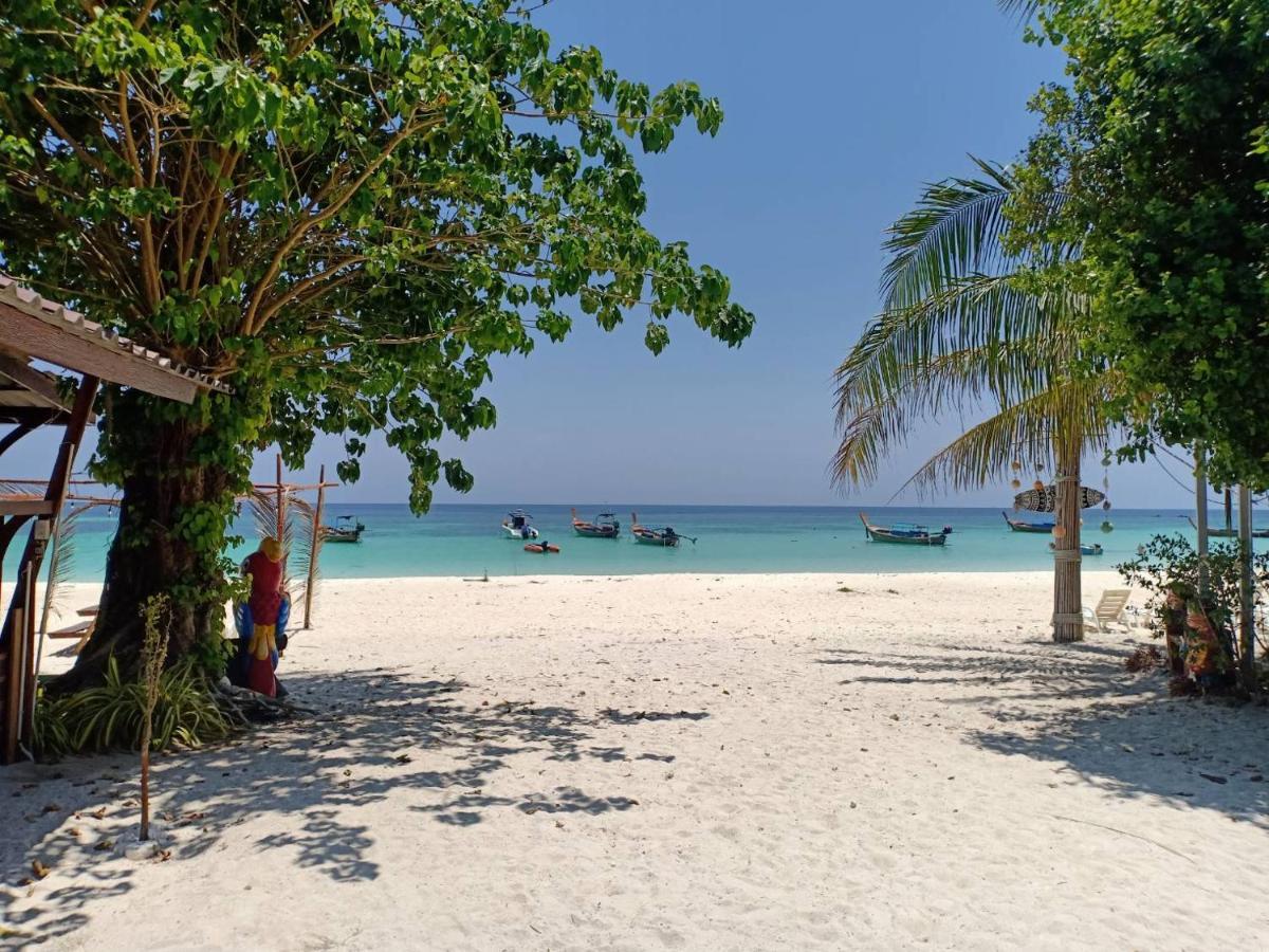 Chareena Beachside 2*