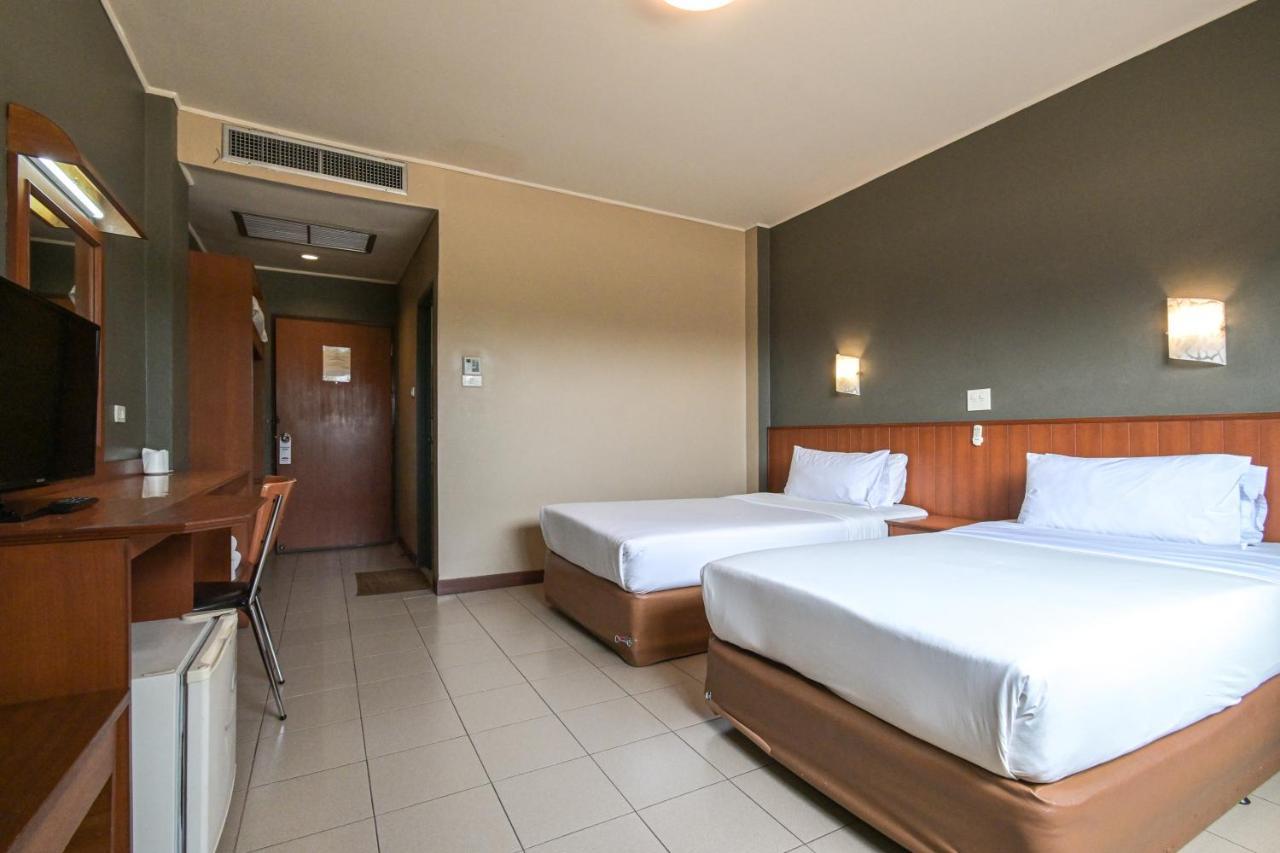 Hotel Rattana Park