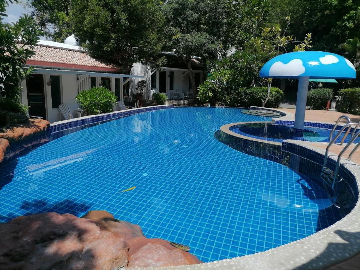Resort Baanmontra -