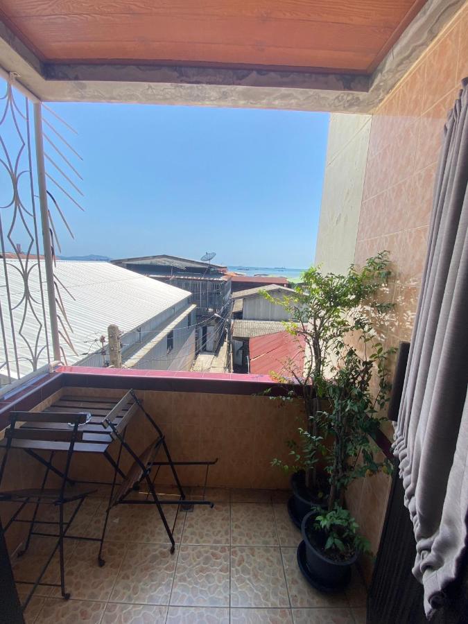 Seaview Sriracha 3*