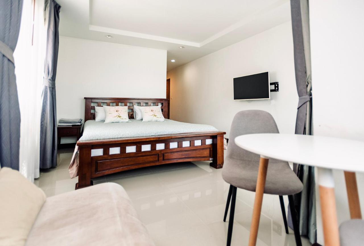 7 * Jomtien Beach