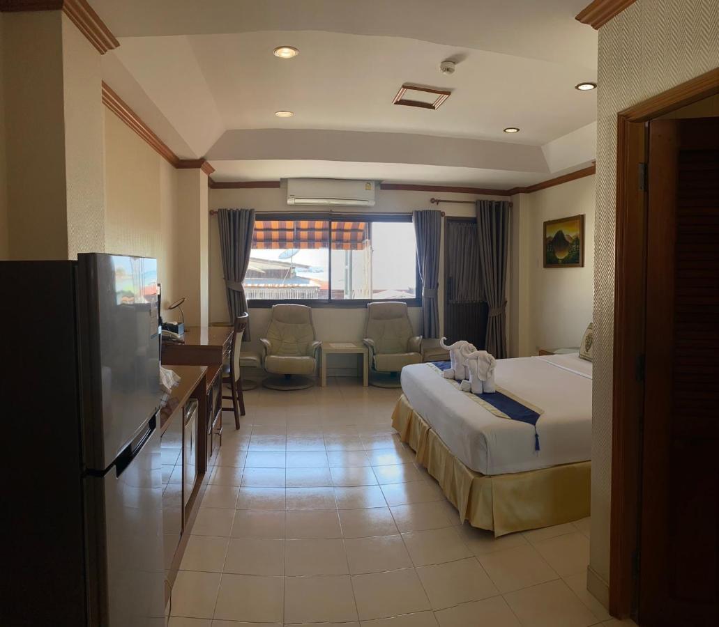 Hotel Seaview Sriracha 3*