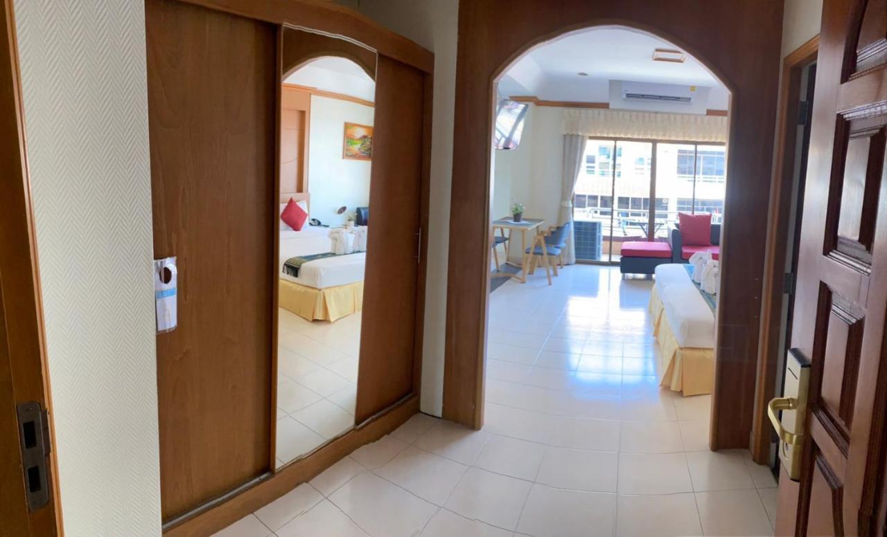Seaview Sriracha 3*