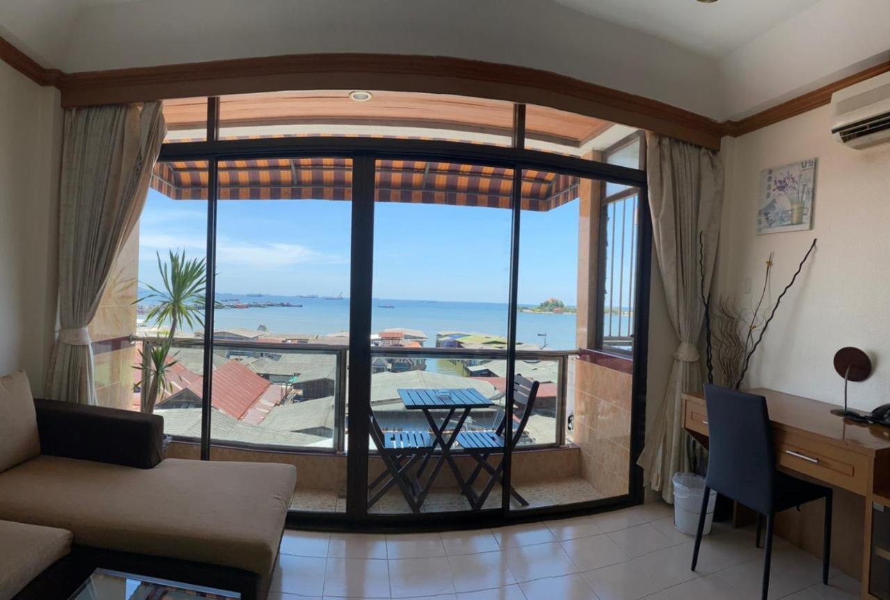 Seaview Sriracha 3*