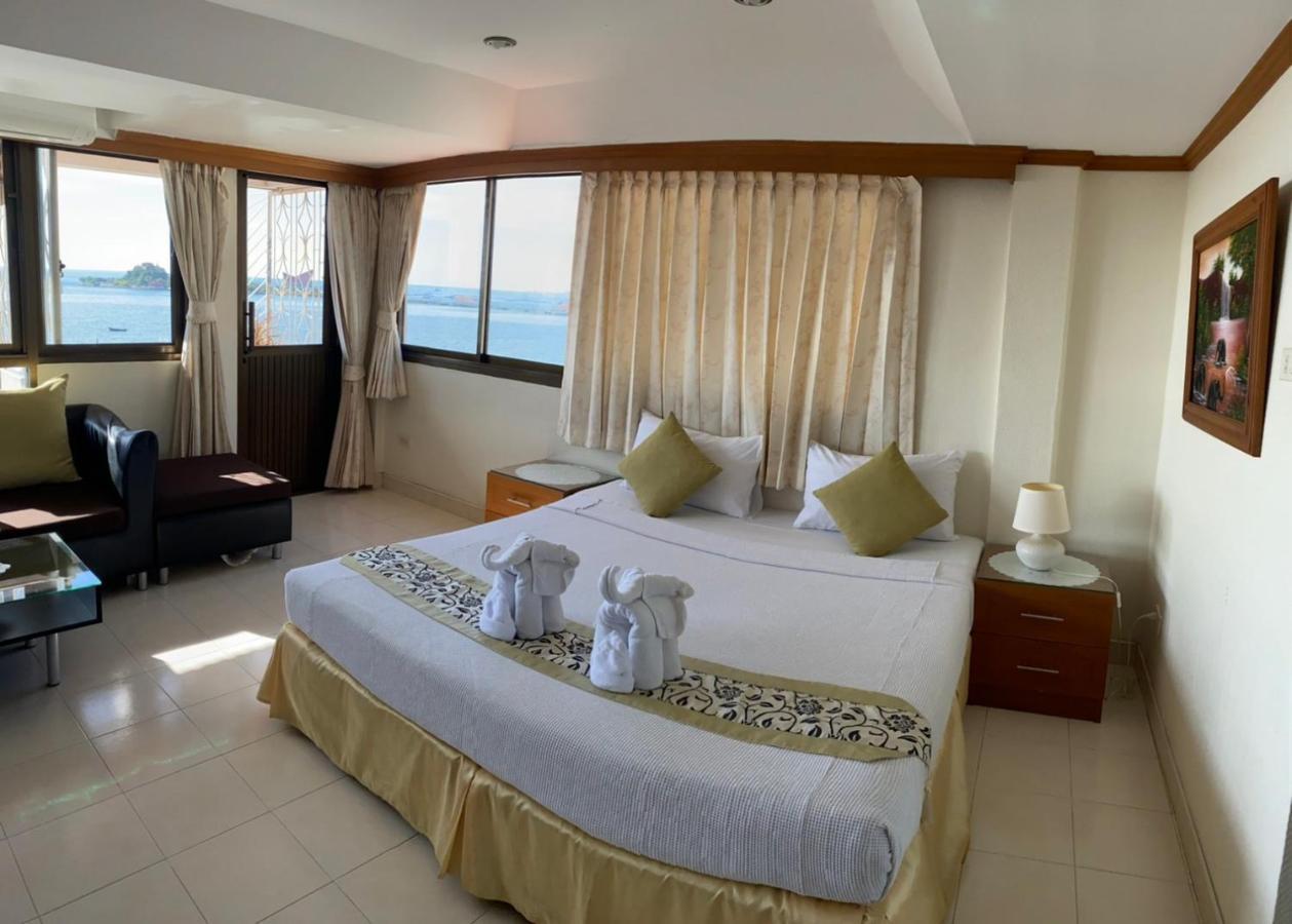 Seaview Sriracha 3*