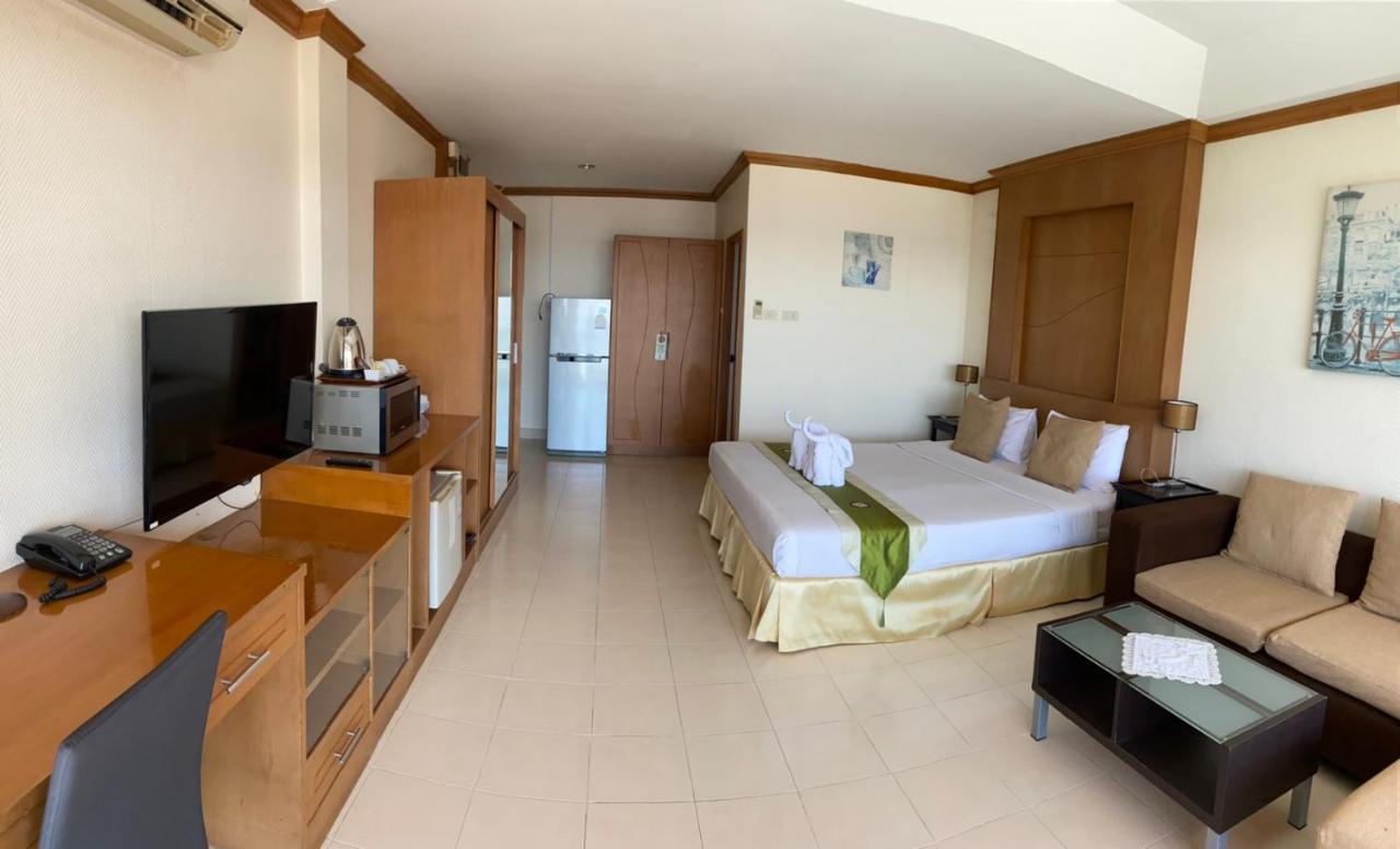 Seaview Sriracha 3*