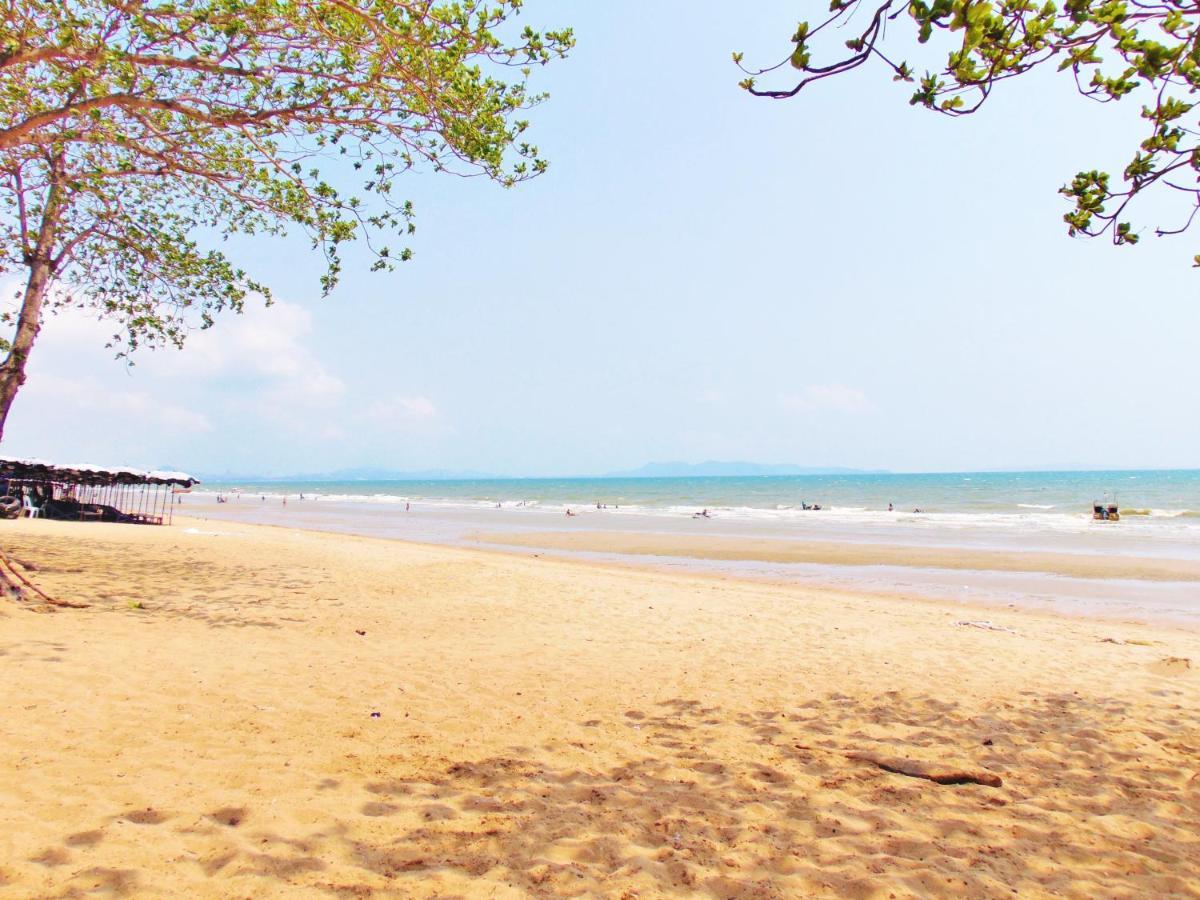 Sea View Beachfront Pattaya Apartment Jomtien Beach