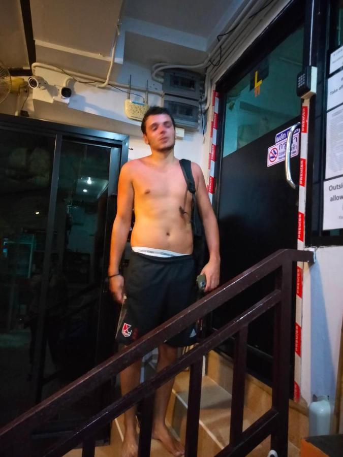 Voyagers * Phi Phi Don