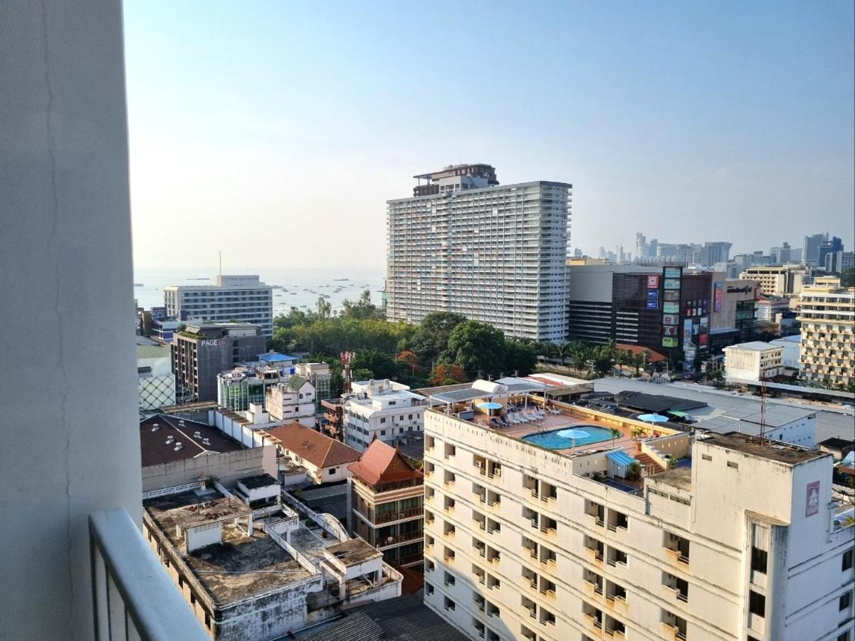 Apartment The Base Center Of Rooftop Swimming Pool Pattaya