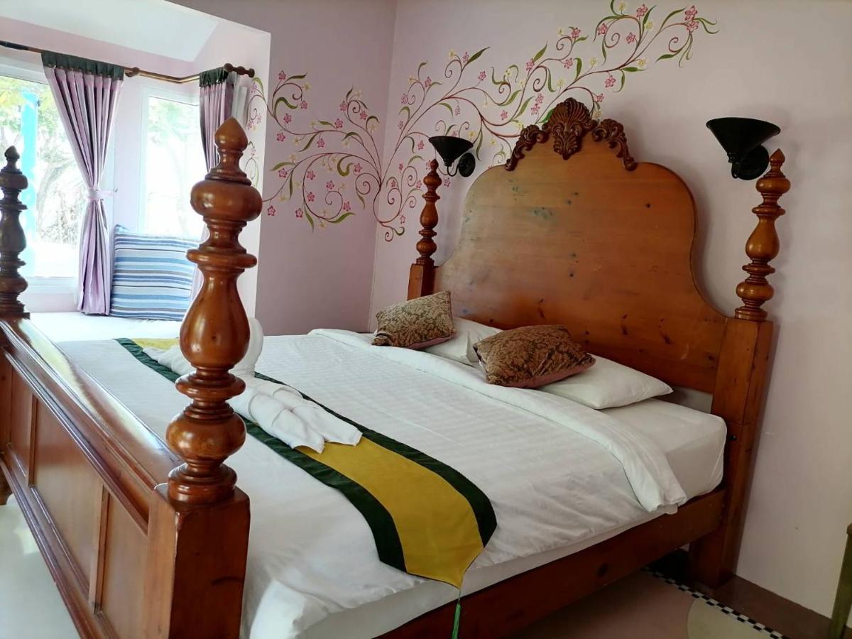 Baanmontra - Ban Krut (Prachuap Khiri Khan)