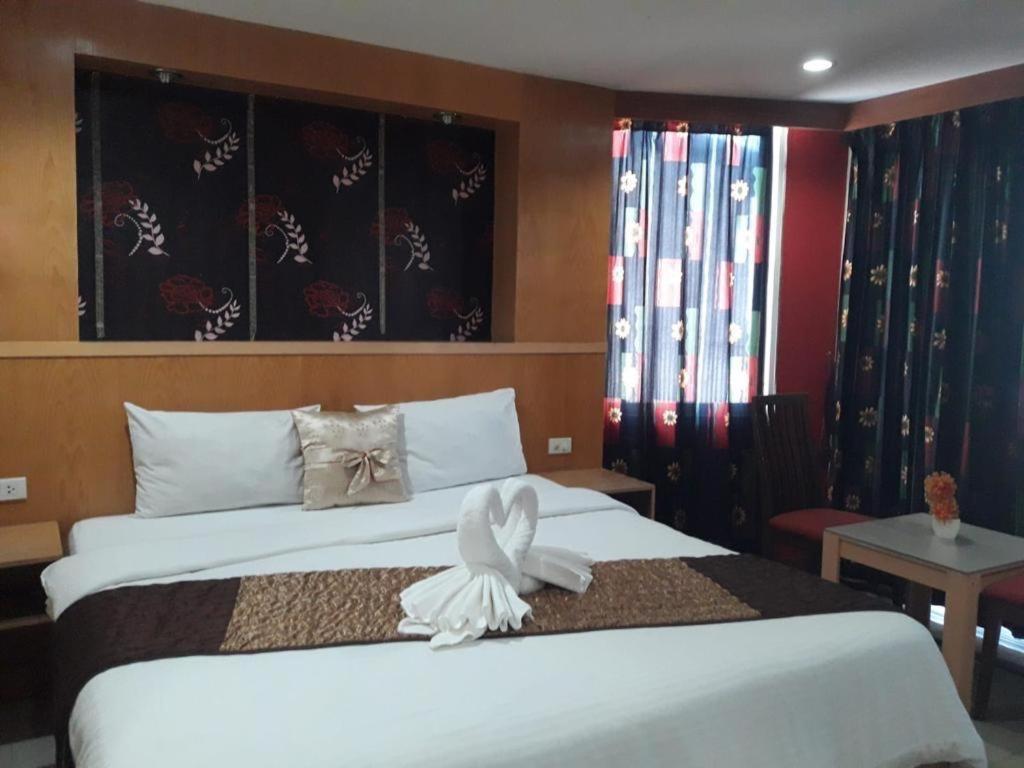 New Pind Balluchi Hotel *