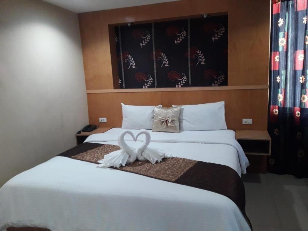 New Pind Balluchi Hotel *