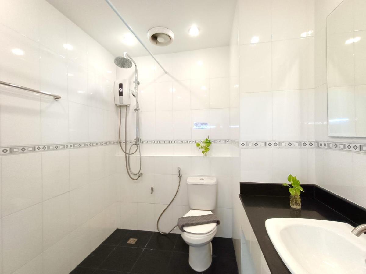 Sea View Beachfront Pattaya Apartment