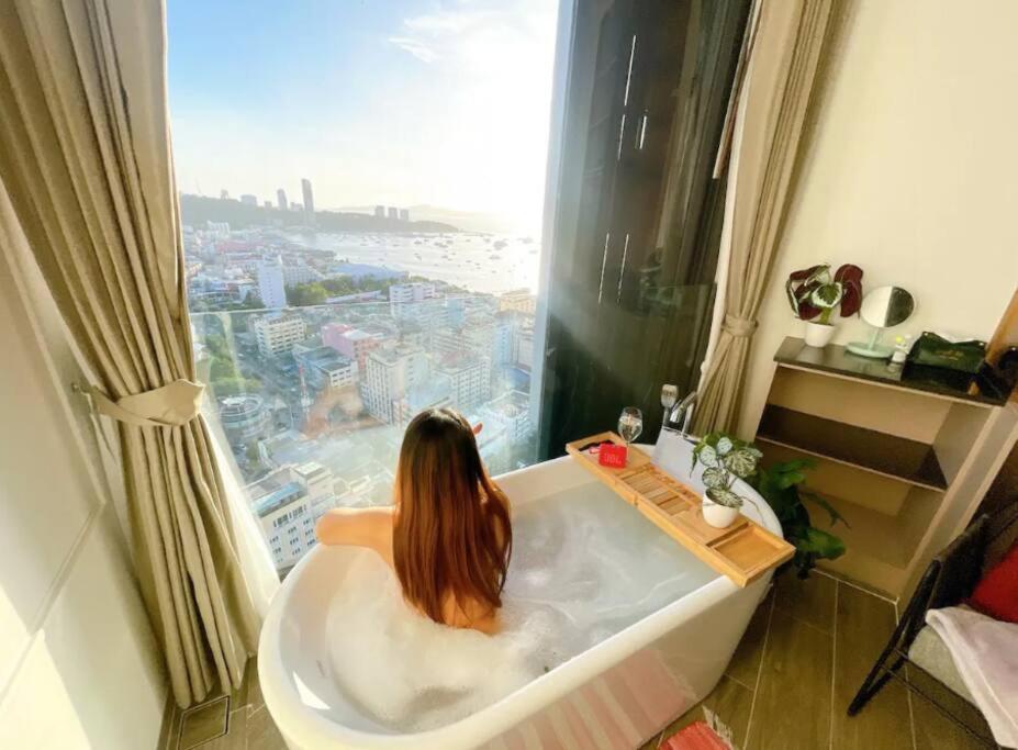 Edge Sky With Infinity Pool & Free Netflix Apartment