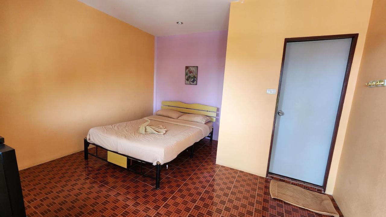 Resort Phuttharaksa Ko Lan