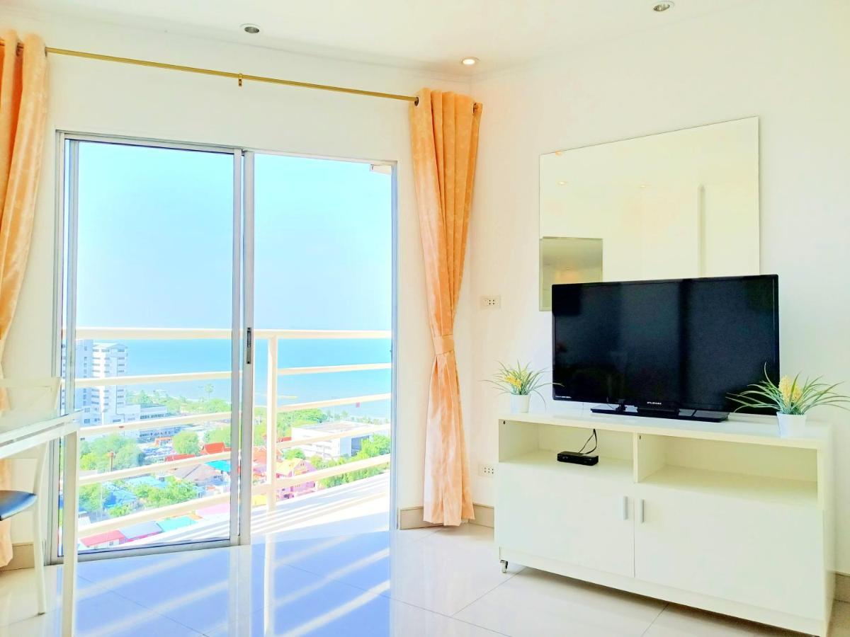 Sea View Beachfront Pattaya Apartment *