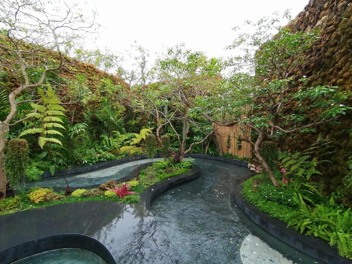 Rarin Villa *