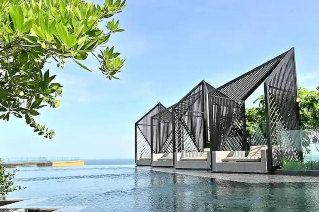 Edge Sky With Infinity Pool & Free Netflix Apartment