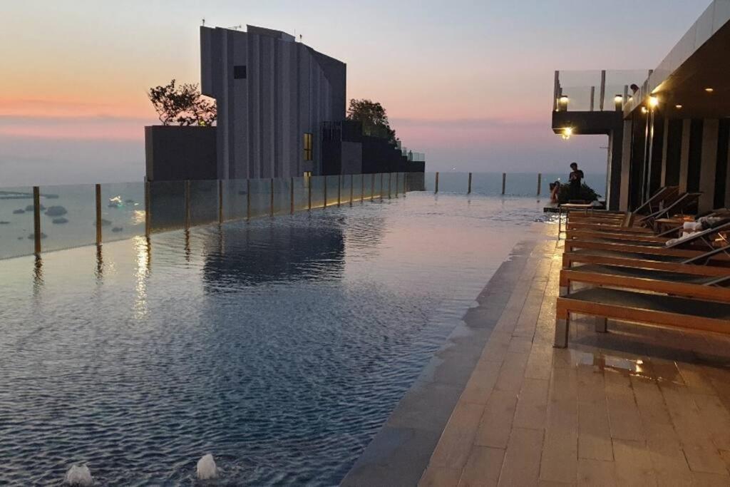 The Base Huge 2bed King&queen With Infinity Pool & Free Netflix Apartment
