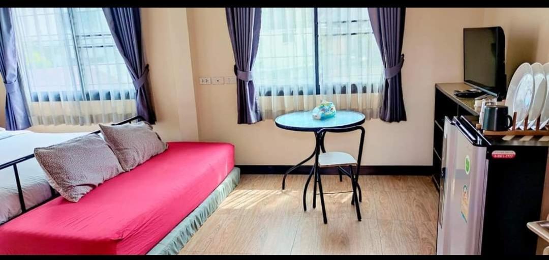 The Cube Sathorn Boutique Hotel: Modern Near Bts Surasak Acomodação com café da manhã 