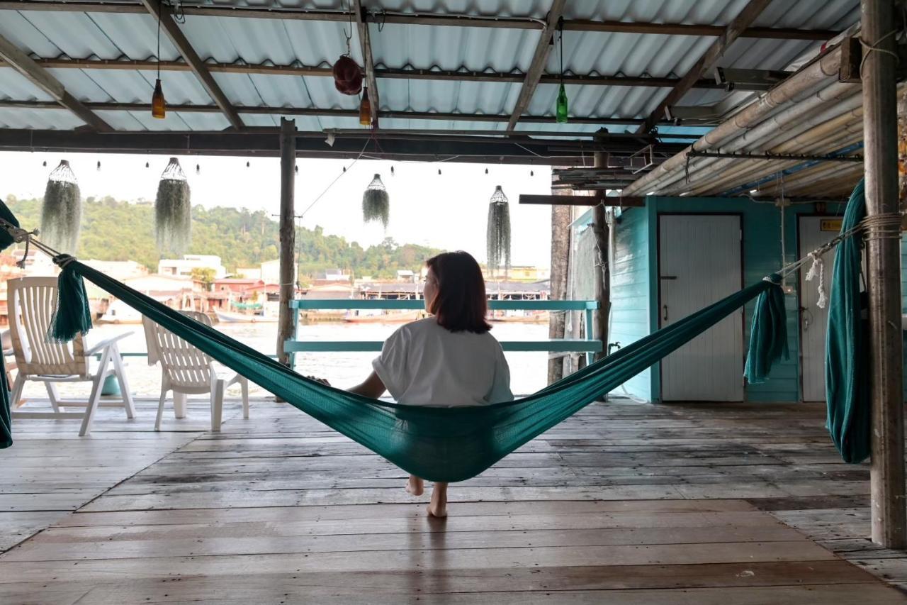 Rub Lom Chom Klong