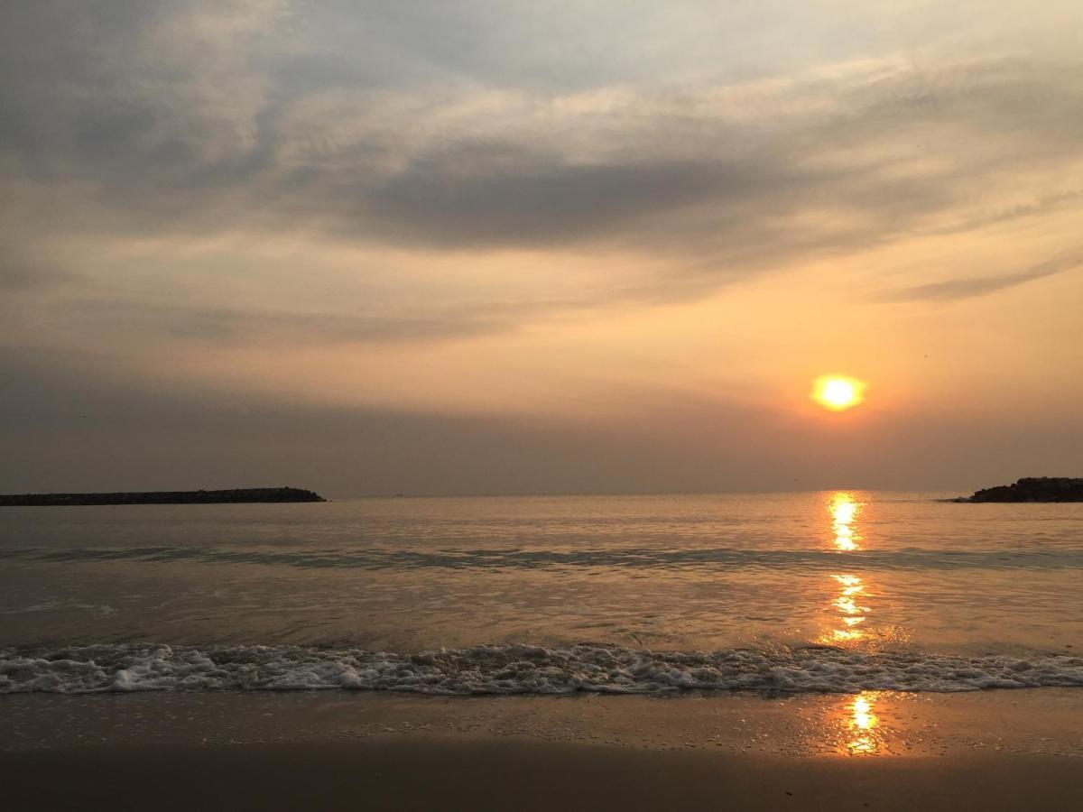 Chao Sam Ran Pool Villa: Beachfront Retreat In Phetchaburi Haad Chao Samran