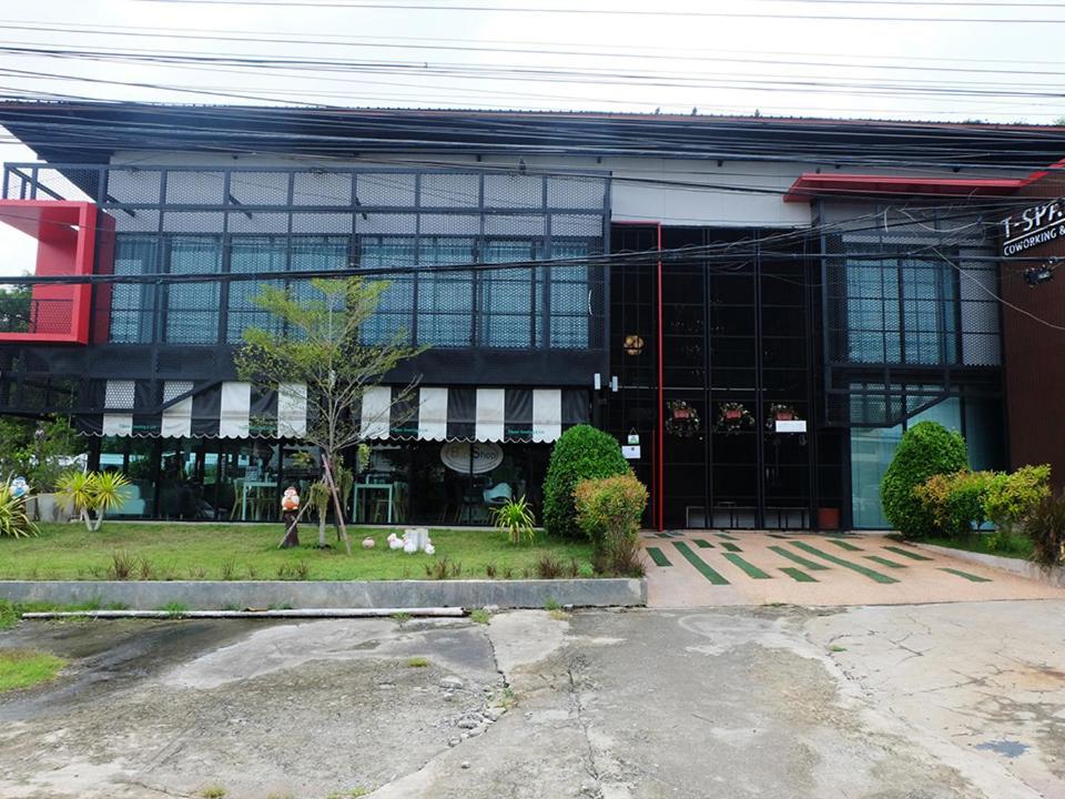 Hotel Grand Hill And Nakhon Sawan