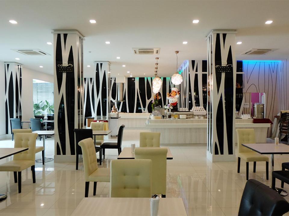 Hotel Grand Hill And