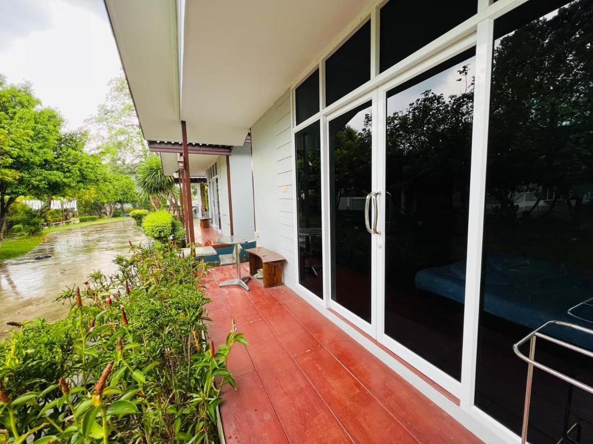 Hotel Baan Suan Khun Yaiy Ban Wang Takhrai