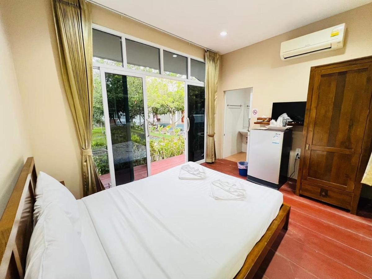 Hotel Baan Suan Khun Yaiy Ban Wang Takhrai