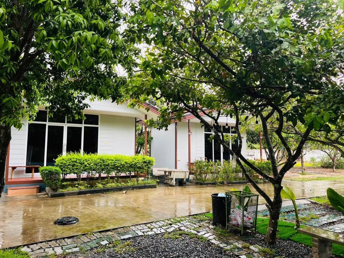 Hotel Baan Suan Khun Yaiy Ban Wang Takhrai