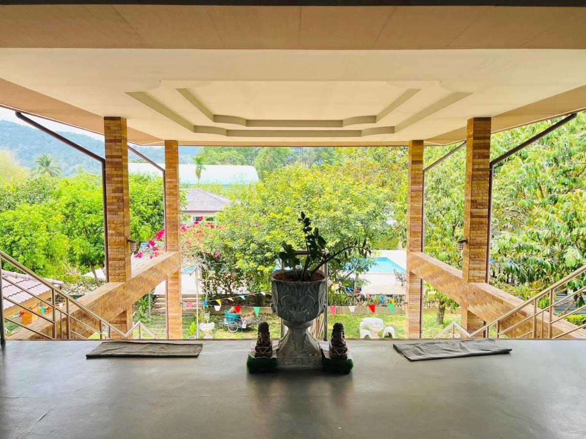 Hotel Baan Suan Khun Yaiy Ban Wang Takhrai