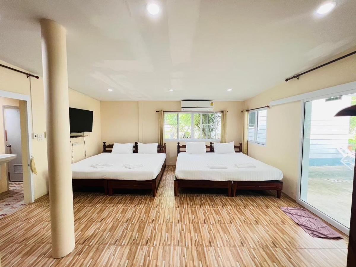 Baan Suan Khun Yaiy Ban Wang Takhrai