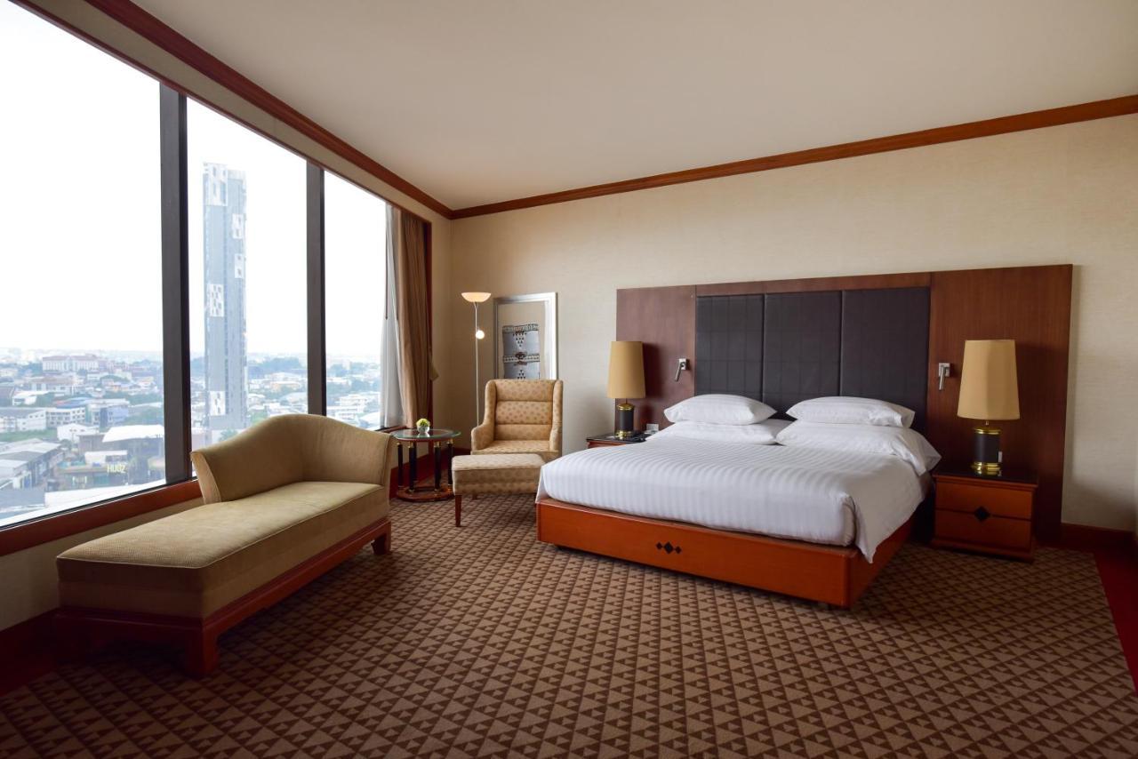 Pullman Raja Orchid 5*