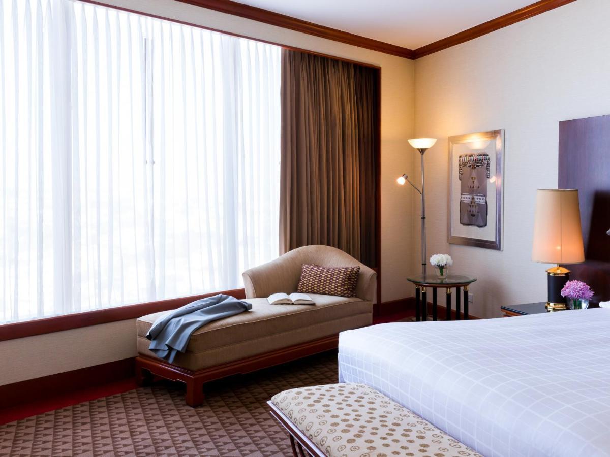 Pullman Raja Orchid 5*