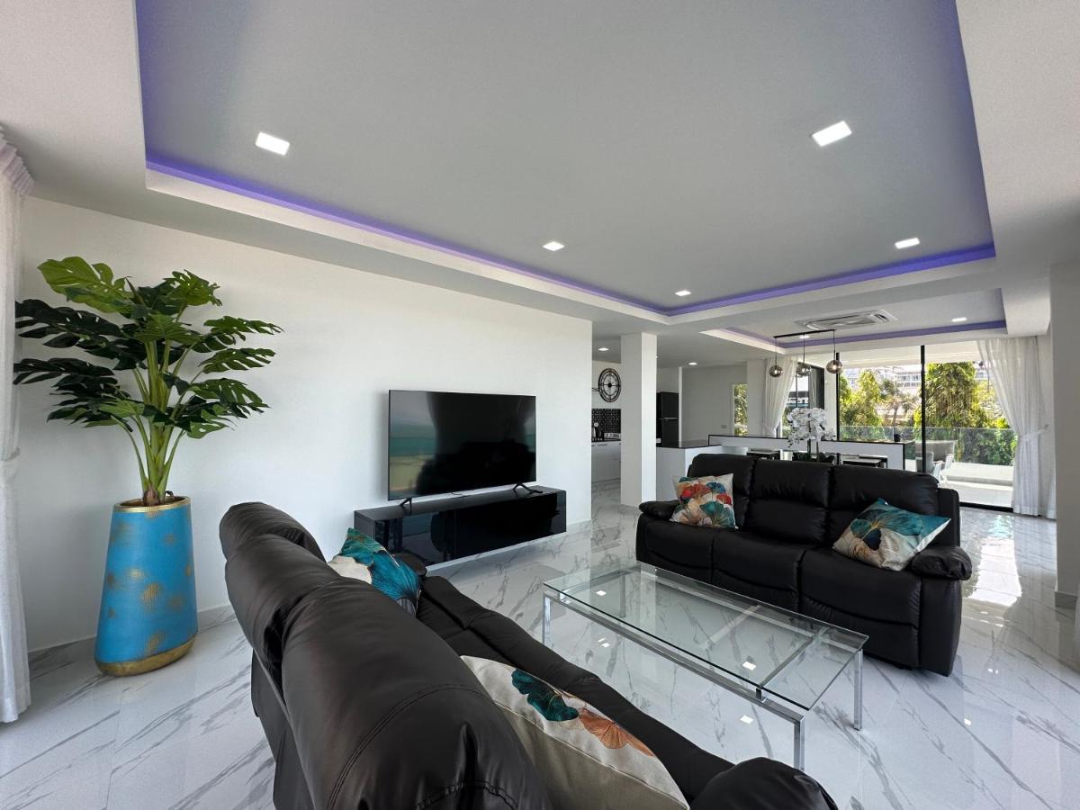 Stunning Beachfront View Luxurious 20