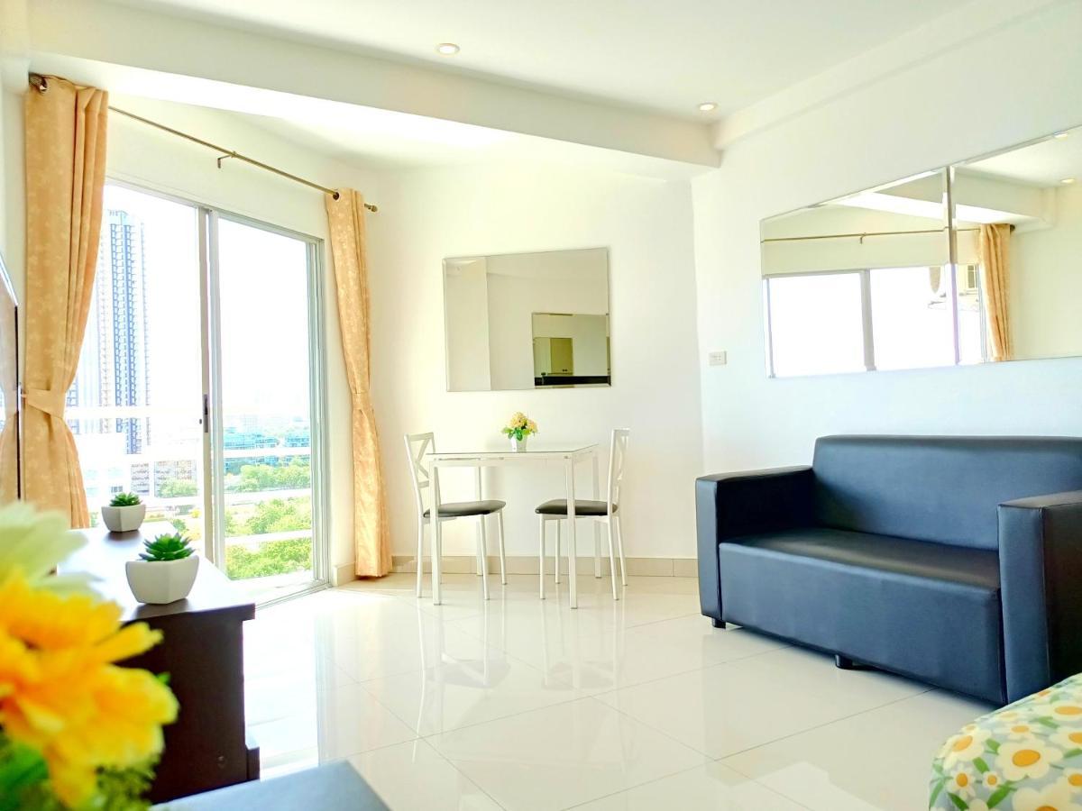 Sea View Beachfront Pattaya Apartment