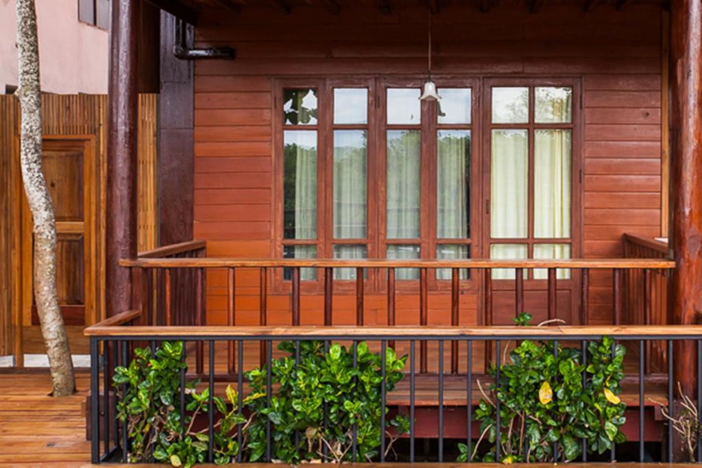 Riverhouse-the Teak House Resort Mae Sariang