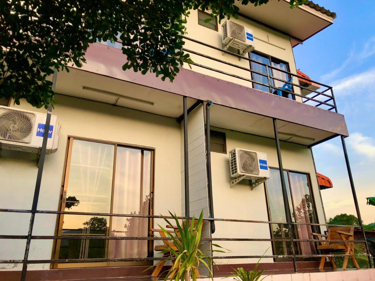 โรงแรมแสนดีเพลส เมาเท่นวิว 2* Chom Thong