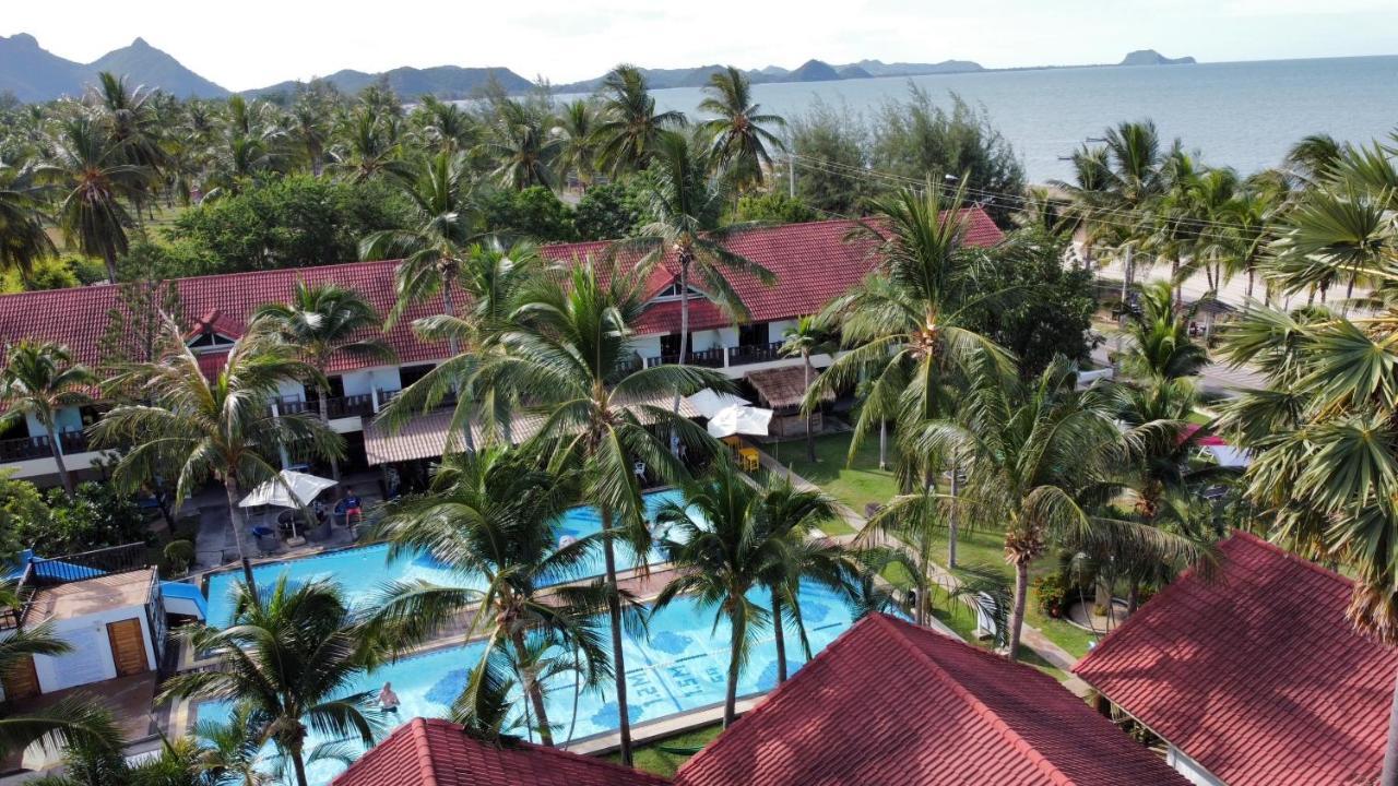 Dolphin Bay Resort 3*