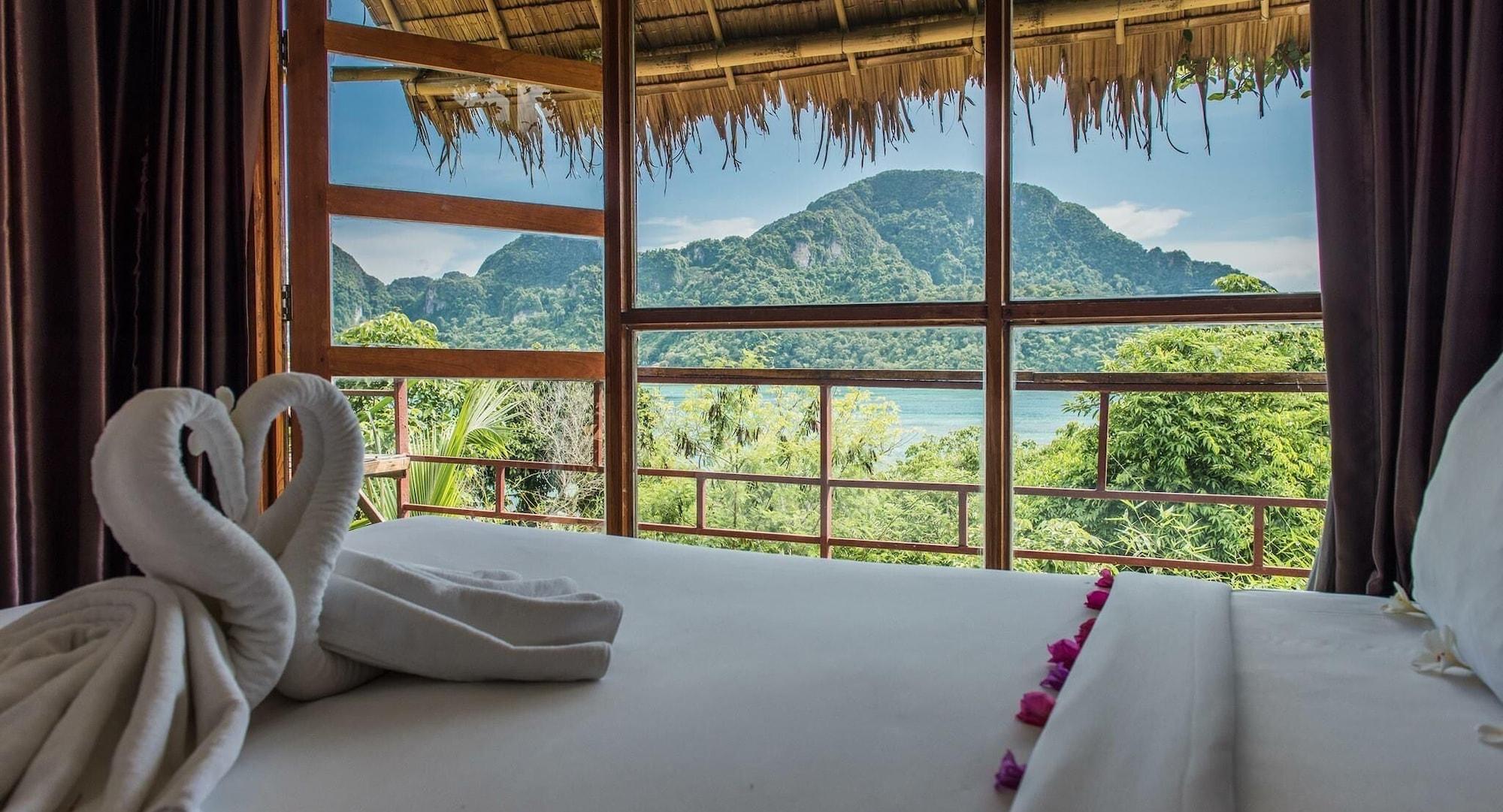 Sea Sky Resort 3*