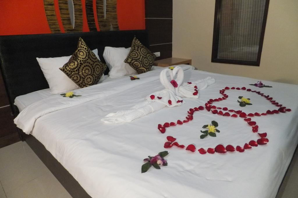 Dengba Phuket Hostel *