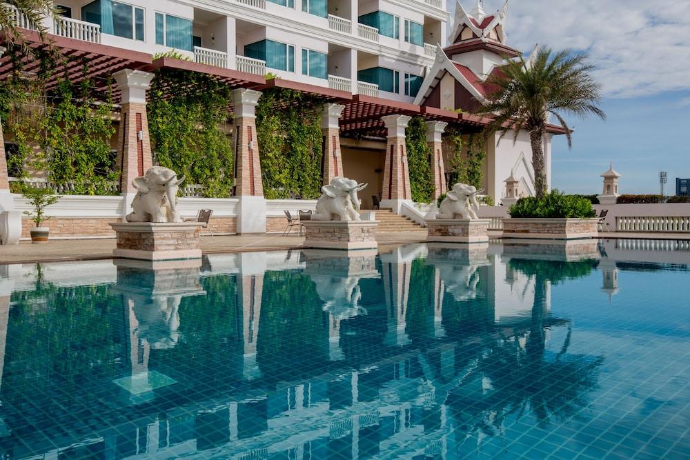 Grand Pacific Sovereign & Resort 5*