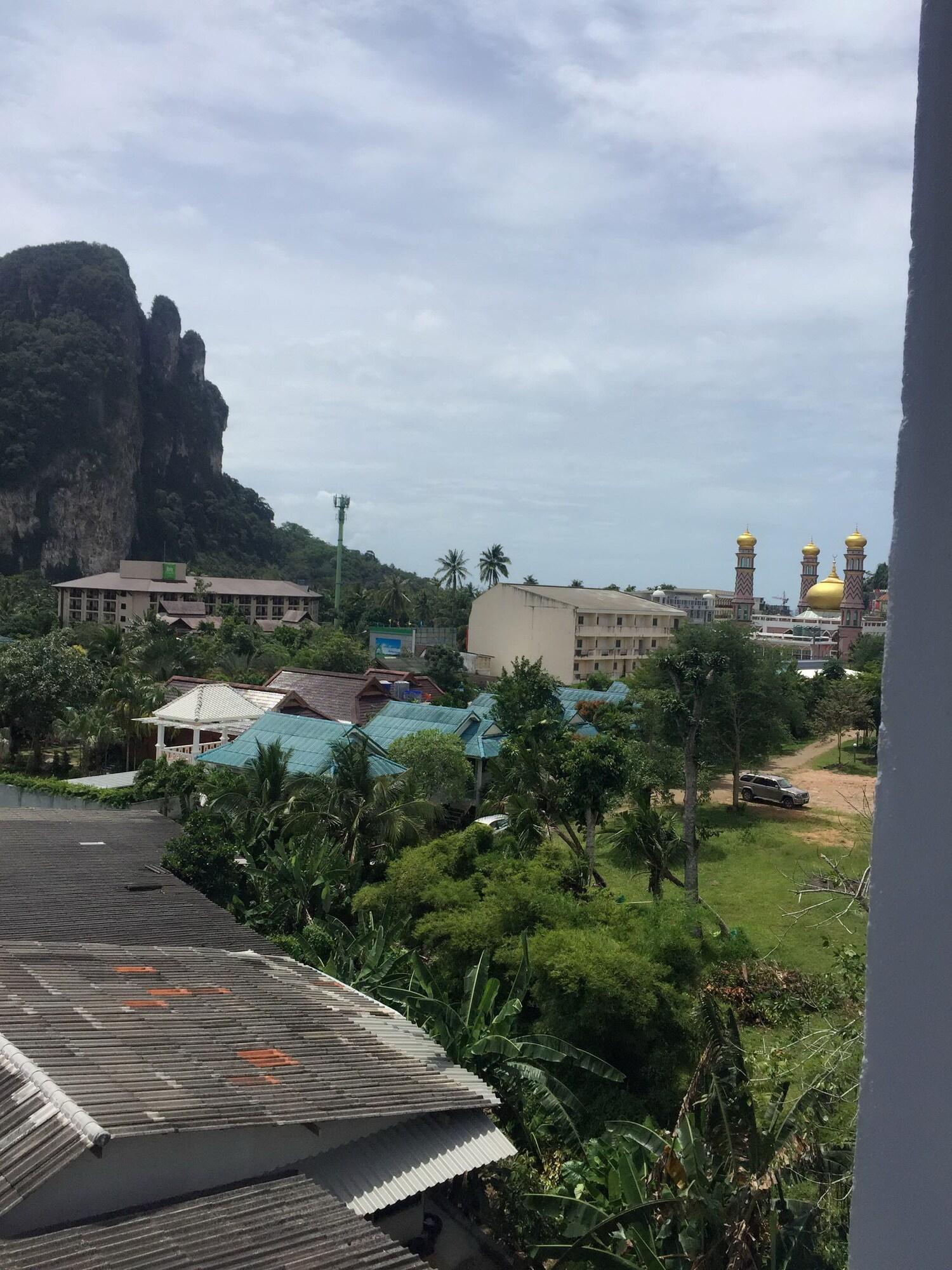 The Ri Ao Nang