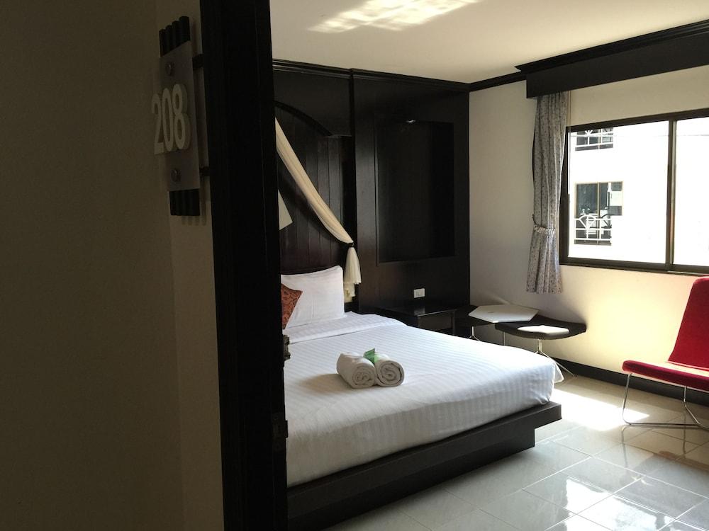 The Bird Cage Patong 3*